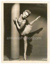 3c022 ALEXIS SMITH 8x10 still '40s c/u of the pretty actress dancing in ballerina outfit!