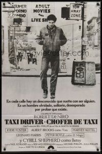 3d316 TAXI DRIVER Argentinean '76 classic c/u of Robert De Niro walking, Martin Scorsese!