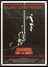 3d719 DEAD POOL Italian 1p '88 Clint Eastwood as tough cop Dirty Harry, cool smoking gun image!