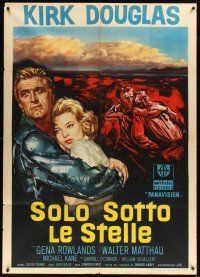 3d810 LONELY ARE THE BRAVE Italian 1p '62 different artwork of Kirk Douglas holding Gena Rowlands!