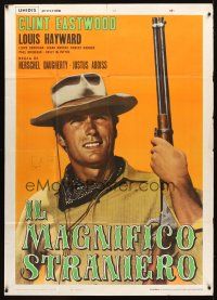 3d820 MAGNIFICENT STRANGER Italian 1p '66 different close up of Clint Eastwood with rifle!