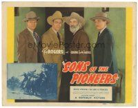 3e109 SONS OF THE PIONEERS TC '42 great close up of cowboy Roy Rogers & Gabby Hayes between 2 guys
