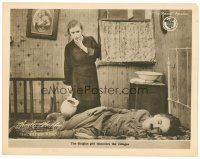 3m565 SHOULDER ARMS LC '18 Belgian girl Edna Purviance discovers refugee Charlie Chaplin on bed!