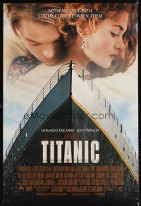 3z797 TITANIC DS 1sh '97 Leonardo DiCaprio, Kate Winslet, directed by James Cameron!
