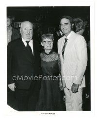 4b075 ALFRED HITCHCOCK 8x10 still '74 c/u with wife Alma & Army Archard at Chasen's anniversary!
