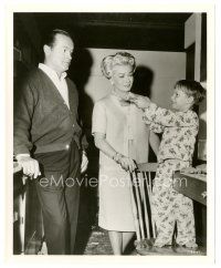 4b108 BACHELOR IN PARADISE 8x10 still '61 little boy offers Bob Hope & Lana Turner peanut butter!