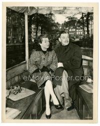 4b128 BETRAYED candid 8x10 still '54 Clark Gable & Lana Turner sightseeing in Amsterdam!