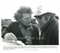 4b226 DIRTY HARRY candid 8x9.5 still '88 Don Siegel discusses a scene with Andy Robinson on set!