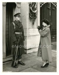 4b256 ELIZABETH TAYLOR 8x10 key book still '49 in London taking picture of palace guard!