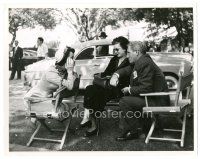 4b282 FATHER OF THE BRIDE candid 8x10 still '50 Liz Taylor, Spencer Tracy & Joan Bennett on set!