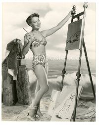 4b305 GABY ANDRE 7.5x9.75 still '40s full-length in sexy bikini painting pictures by the ocean!