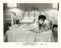 4b461 JOAN COLLINS 8x10 still '59 close portrait of the sexy English star laying on bed!