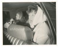 4b485 KATHARINE HEPBURN 8x10 news photo '69 great close up looking surprised in back seat of car!