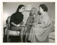 4b549 LOVE IS BETTER THAN EVER candid 8x10 still '52 Elizabeth Taylor visisted by her parents!