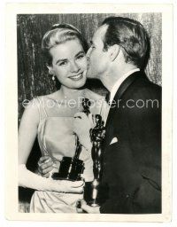 4b593 MARLON BRANDO/GRACE KELLY 7x9.25 news photo '55 after winning Best Actor & Actress Oscars!