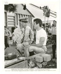 4b661 OPERATION PETTICOAT candid 8x10 still '59 c/u of Cary Grant chatting with Tony Curtis on set!