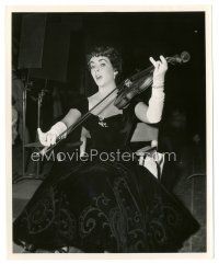 4b725 RHAPSODY candid 8x10 still '54 great close up of Elizabeth Taylor on set playing violin!