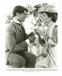 4b786 SOMEWHERE IN TIME 8x10 still '80 Christopher Reeve gives watch to beautiful Jane Seymour!