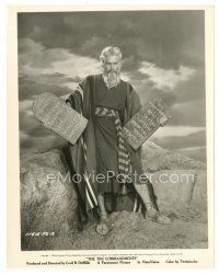 4b825 TEN COMMANDMENTS 8x10 still '56 full-length Charlton Heston as Moses holding the tablets!
