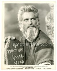 4b824 TEN COMMANDMENTS 8x10 still '56 close up of Charlton Heston as Moses holding the tablets!