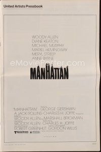 4e565 MANHATTAN pressbook '79 classic image of Woody Allen & Diane Keaton by Brooklyn bridge!
