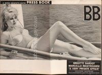4e655 VERY PRIVATE AFFAIR pressbook '62 great full-length images of sexiest Brigitte Bardot!