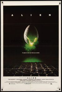 4c028 ALIEN 1sh '79 Ridley Scott outer space sci-fi classic, cool hatching egg image!