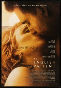 4k195 ENGLISH PATIENT DS 1sh '96 Ralph Fiennes & Kristin Scott Thomas kiss close-up!