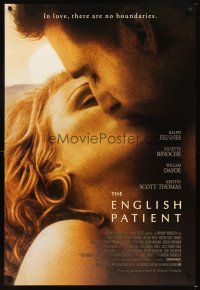4k194 ENGLISH PATIENT 1sh '96 Ralph Fiennes & Kristin Scott Thomas kiss close-up!