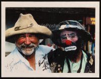 5a288 EMMETT KELLY JR. signed 8.5x11 color photo page '00s posing for a picture as Weary Willie!