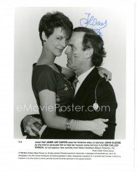 5a560 JOHN CLEESE signed 8x10 still '88 close up with Jamie Lee Curtis from A Fish Called Wanda!