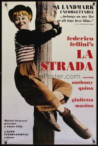 5b373 LA STRADA 1sh R04 Federico Fellini, Anthony Quinn, Giulietta Masina climbing pole!