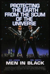 5b457 MEN IN BLACK 1sh '97 Will Smith & Tommy Lee Jones with huge guns!