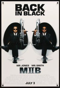 5b460 MEN IN BLACK II advance 1sh '02 great image of Tommy Lee Jones & Will Smith!