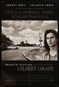 5c964 WHAT'S EATING GILBERT GRAPE 1sh '93 huge close up of Johnny Depp in small town!