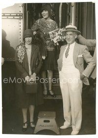 5d317 DOLORES DEL RIO 7x9.75 news photo '28 standing by train with director Edwin Carewe & mother!
