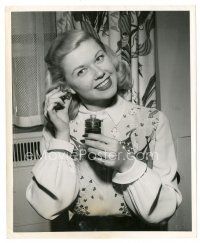 5d322 DORIS DAY 8x10 still '40s great young smiling close up applying Nostalgia perfume!
