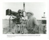 5d379 FOOL FOR LOVE candid 8x10 still '85 great close up of director Robert Altman by camera!