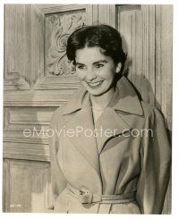 5d509 JEAN SIMMONS 7.5x9.25 still '52 great smiling close up of the pretty star in trenchcoat!