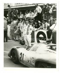 5d579 LE MANS 8x10 still '71 wonderful c/u of race car driver Steve McQueen in the pit by his car!