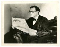 5d653 MAX MONTOR 8x10 still '30s the German Jewish actor sitting & reading a Yiddish newspaper!