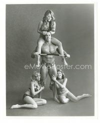 5d766 PUMPING IRON 8x10 still '77 young bodybuilder Arnold Schwarzenegger w/girls by George Butler