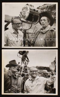 5g782 GOOD GUYS & THE BAD GUYS 2 8x10 stills '69 Robert Mitchum with Governor of New Mexico!
