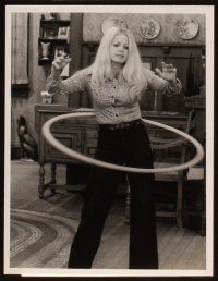 5g742 ALL IN THE FAMILY 2 TV 7x9 stills '75 Carroll O'Connor, Sally Struthers with hula hoop!