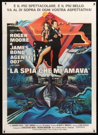 5h284 SPY WHO LOVED ME Italian 1p '77 Roger Moore as James Bond & Barbara Bach, altered Bob Peak art