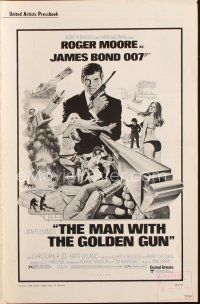 5h255 MAN WITH THE GOLDEN GUN pressbook '74 art of Roger Moore as James Bond by Robert McGinnis!