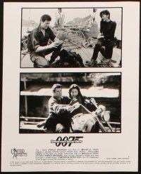 5h474 TOMORROW NEVER DIES presskit w/ 6 stills '97 images of Pierce Brosnan as James Bond 007!