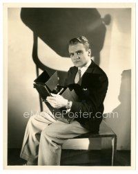 5x331 HARD TO HANDLE 8x10 news photo '33 amateur photographer James Cagney holding camera!