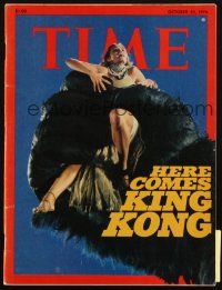 6b436 TIME magazine October 25, 1976 great cover image of Jessica Lange in King Kong's giant hand!