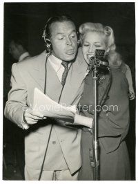 6b008 BOB HOPE/MARILYN MAXWELL deluxe radio 10.5x14 still '30s singing into NBC radio microphone!